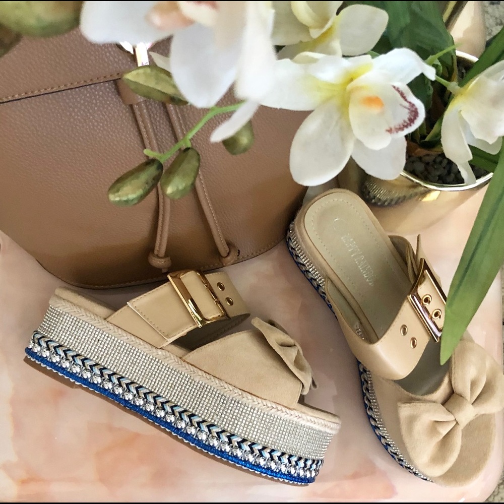 ‘Peyton’ Platforms NWOT - Embellished Slides Sz 5